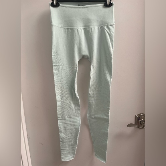 FP Movement Ecology Self-Hemming Leggings - size L - Picture 2 of 6